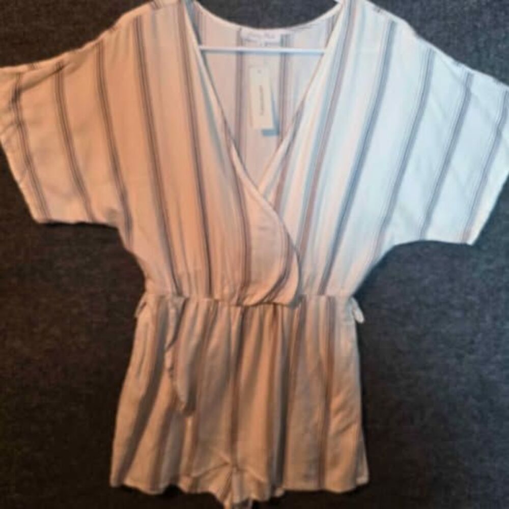 NWT Emory Park Francesca’s Striped Romper Womens M Cream Blue Surplice